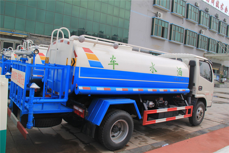 多功能绿化喷洒车-东风金霸5立方绿化喷洒车 多功能洒水车 燃油式洒水车国III 厂家 (5).jpg