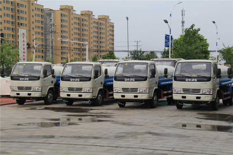 多功能绿化喷洒车-东风金霸5立方绿化喷洒车 多功能洒水车 燃油式洒水车国III 厂家 (2).jpg