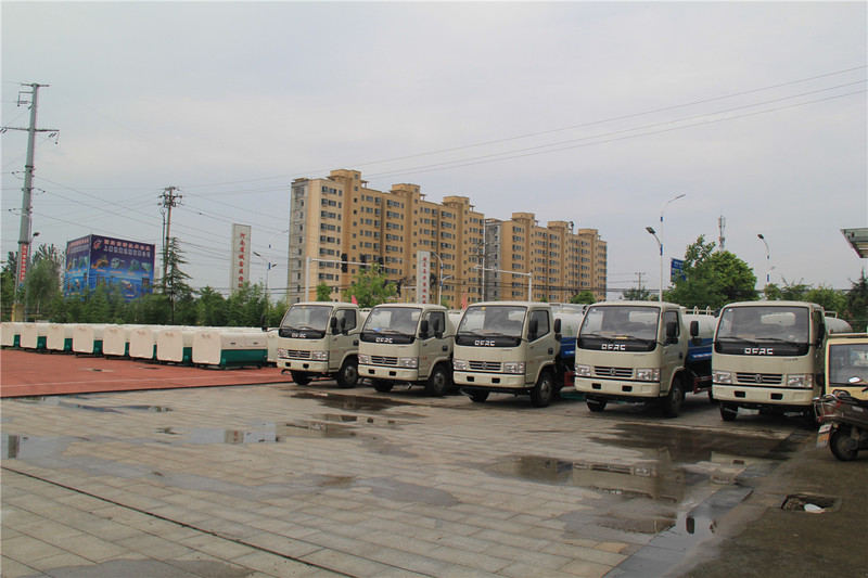 多功能绿化喷洒车-东风金霸5立方绿化喷洒车 多功能洒水车 燃油式洒水车国III 厂家 (1).jpg